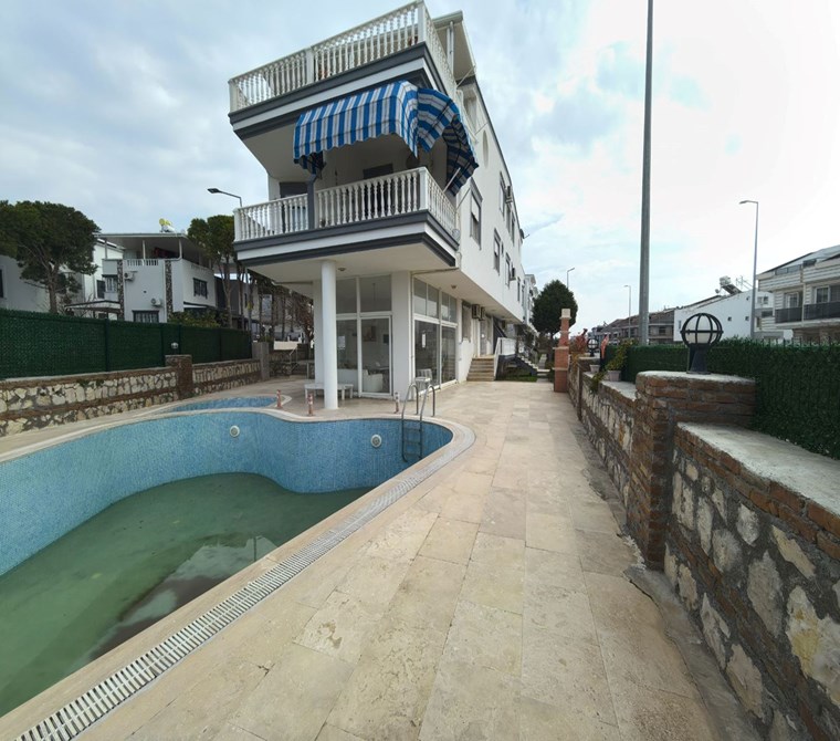 Didim Efeler’de Havuzlu Sitede 1+1