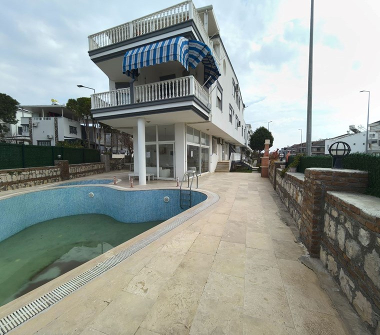 Didim Efeler’de Havuzlu Sitede 1+1