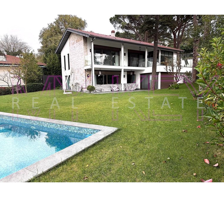 MyKey'den YENİKÖY'de BOĞAZ MANZARALI SATILIK MÜSTAKİL VİLLA