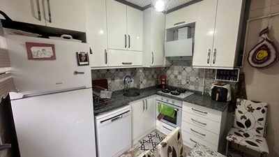 TOPRAKLIK MAHALLESİ ANTALYA YOLUNDA ÖN CEPHE BAKIMLI GENİŞ 2+1 DAİRE
