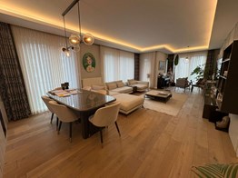 Büyük Kulüp Karşı Sokağında 4+1 Balkonlu Özel Dekarasyonlu