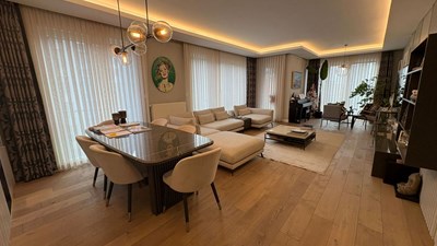 Büyük Kulüp Karşı Sokağında 4+1 Balkonlu Özel Dekarasyonlu