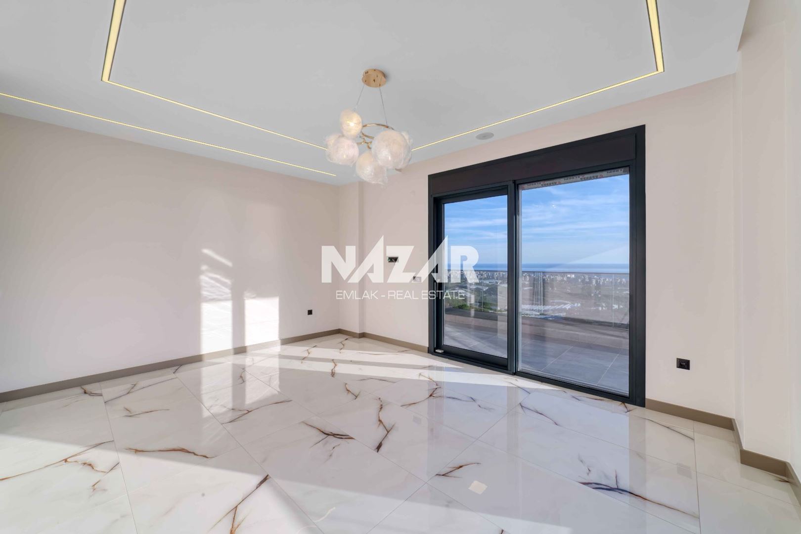 Alanya Kestel Yaylalı’da Deniz ve Kale Manzaralı 4+1 Villa 275 m2