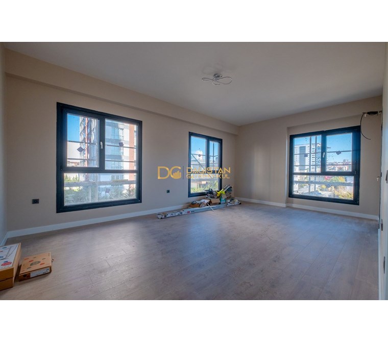 HALKALI'DA BASIN EKSPRES YAKIN KONUMLU SATILIK 3+1 DAİRE