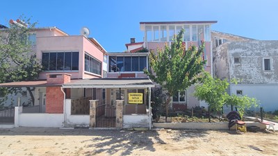 ŞARKÖY KIZILCATERZİ MAHALLESİNDE SATILIK BAHÇE KATI YAZLIK EV