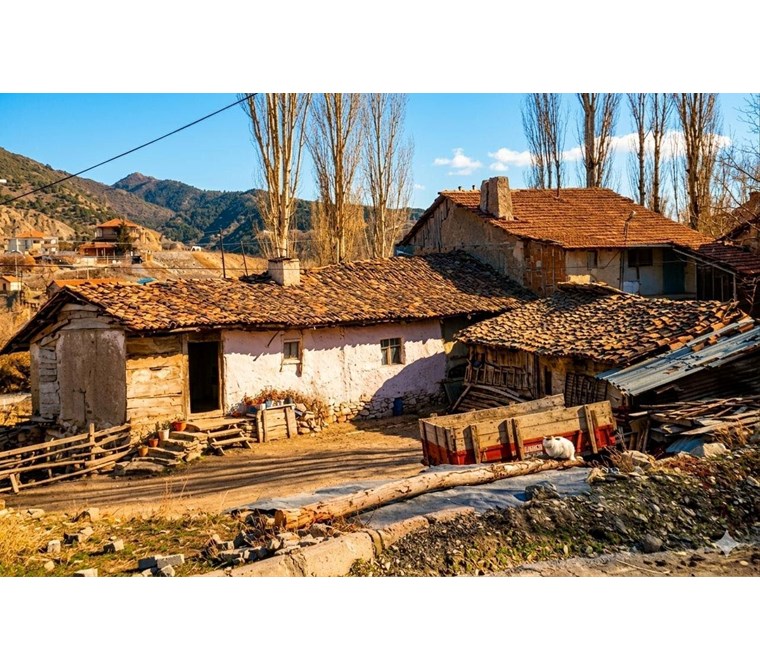 ÇANKIRI KORGUN DOĞU MAHALLESİNDE SATILIK KÖY EVİ