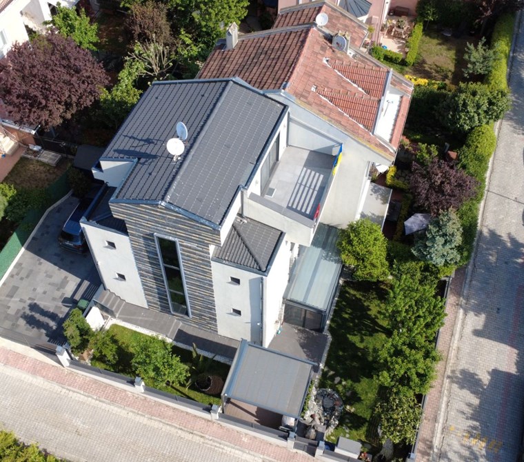 Zekeriyaköy'de lüks dekorasyonlu 5+2 satılık villa