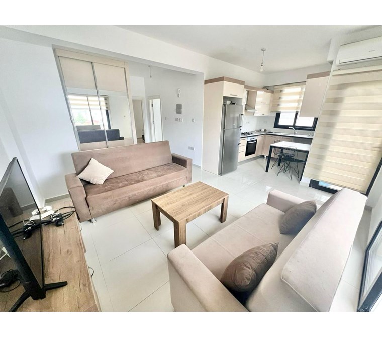 Küçük Kaymaklı bölgesinde, merkezi bir lokasyonda bulunan satılık modern ve konforlu 2+1 daire