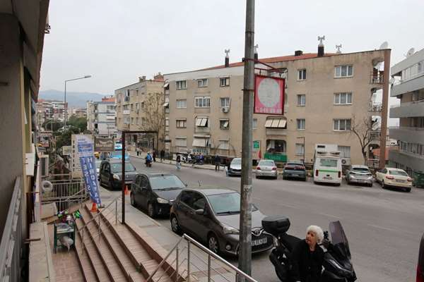 Polat Cad. Üzeri Asansörlü D.Gazlı Otoparklı 2+1