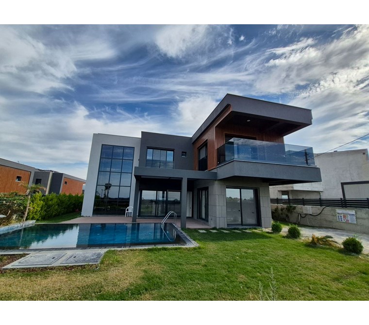 KUŞADASI SATILIK FULL DENİZ MANZARALI LÜKS 4+1 MÜSTAKİL VİLLA