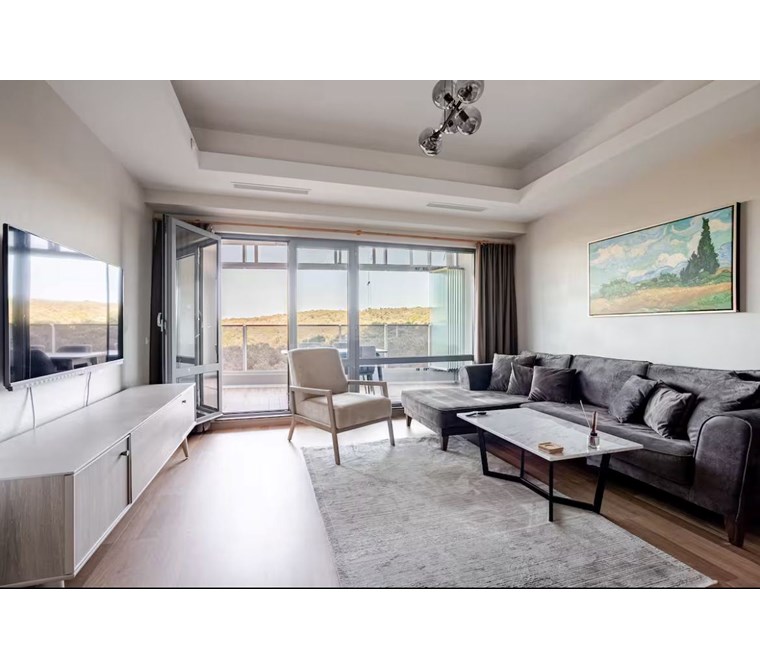 MASLAK 1453’TE DOĞA MANZARALI, BALKONLU, EŞYALI 2+1 KİRALIK DAİRE