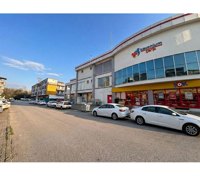 İZMİT KAVANİUM ÇARŞI İŞ MERKEZİNDE SATILIK 85 m² DÜKKAN