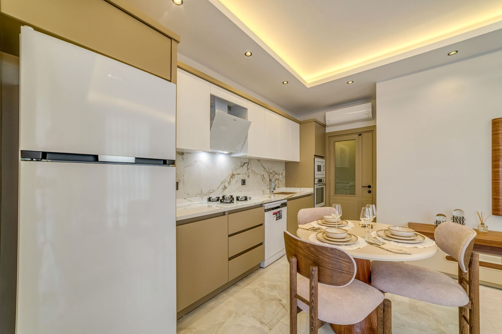 ALANYA GÜLLERPINARI’NDA MERKEZİ KONUMDA ULTRA LÜKS EŞYALI 2+1 SATILIK DAİRE · 5 · Fotoğraflar