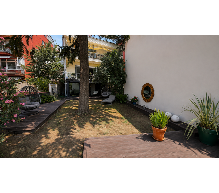 Yeniköy'de Boğaz manzaralı, içi yenilenmiş, eşyalı 2+1 kiralık