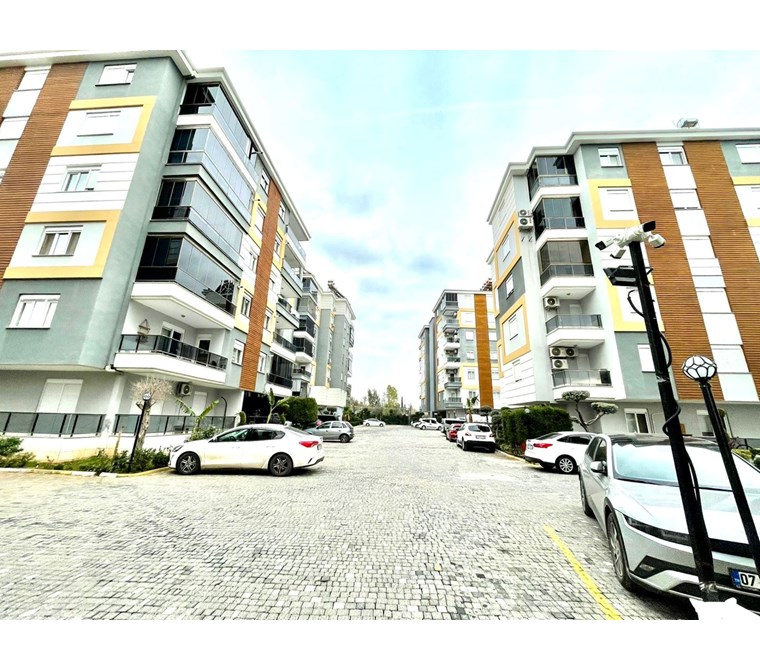 POYRAZ'DAN HÜSNÜ KARAKAŞ MAH. SİTE İÇİNDE 3+1 140m2 SATILIK DAİRE