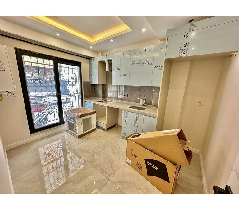 GOP MERKEZDE! CENGAVER SOKAKTA SIFIR 90m2 2+1 GİRİŞ KAT KİRALIK DAİRE