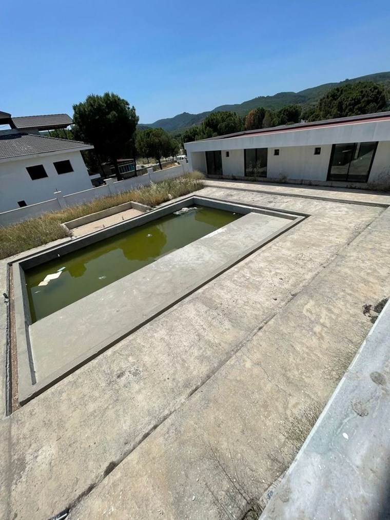 İzmir Menderes Küner'de Natamam Müstakil Ev ve 2000m2 Arsa