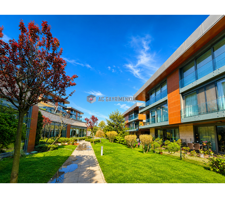 Ofton Elysium Serene Apartment in Kandilli: No Additional Costs, Private Garden.