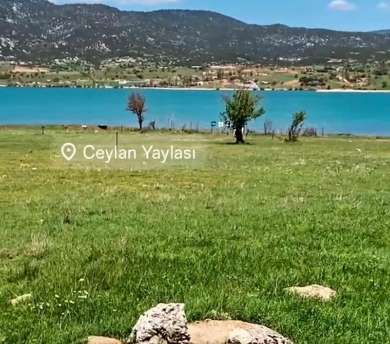 Muğla Seydikemer Yayla Ceylan’da 951 m² Hisseli Tarla –Göl Manzaralı
