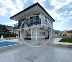 DİDİM AKBÜK MAHALLESİ HAVUZLU 4+1 TAM MÜSTAKİL VİLLA