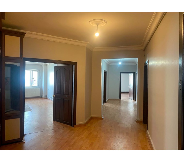 EMLAK 72'DEN DİYARBAKIR CADDESİNDE KİRALIK 3.5+1 ARA KAT DAİRE