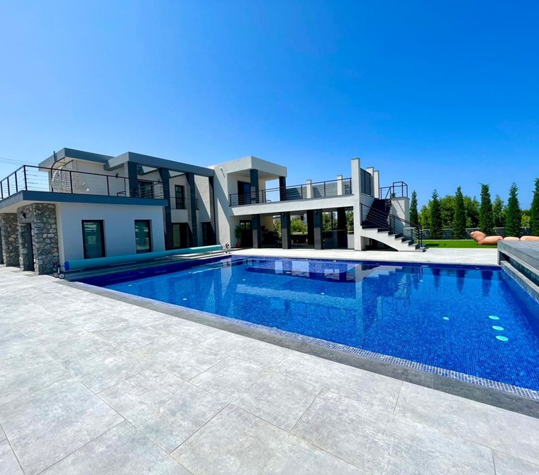 Girne Çatalköy’de Satılık lüks modern villa!