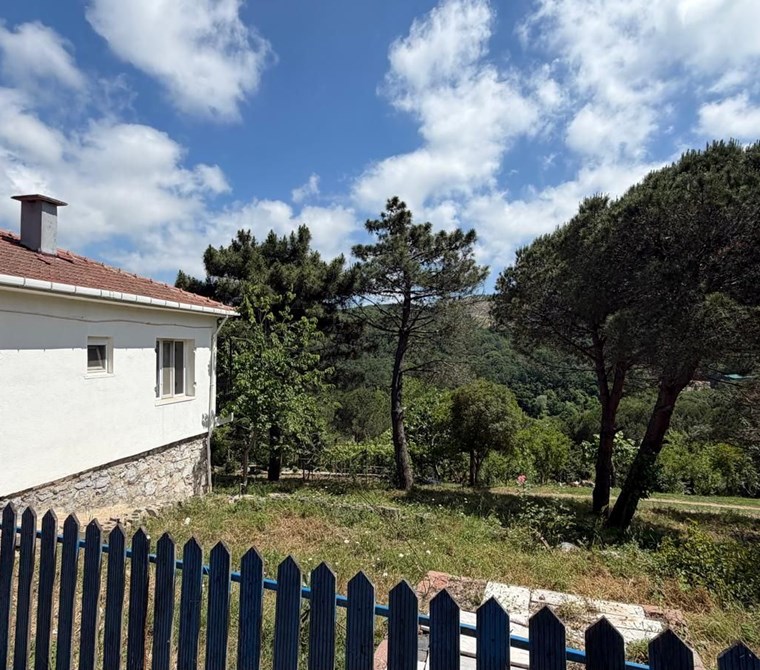 GÜMÜŞDERE'DE 3 DÖNÜM İÇİNDE ÇİFTLİK EVİ