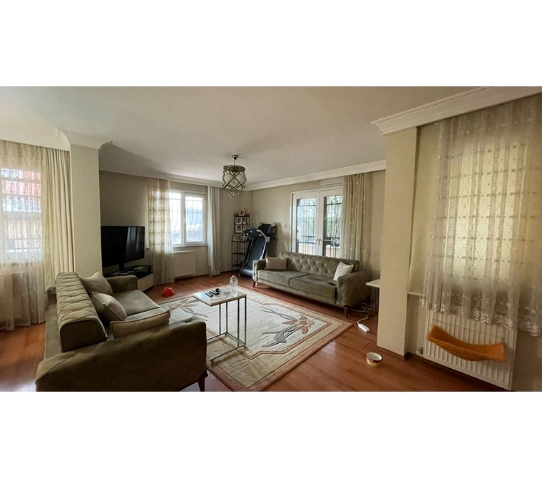 YEDİ TEPE ÜNİVERSİTESİ YAKINI BALKONLU GENÇ BİNADA SATILIK 3+1
