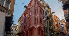 Taksim'de Butik Otel Kiracılı Satılık Komple Bina!