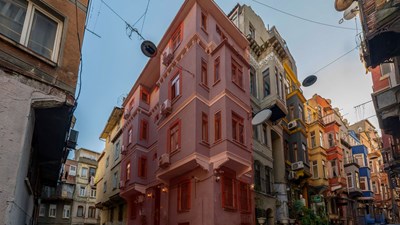 Taksim'de Butik Otel Kiracılı Satılık Komple Bina!