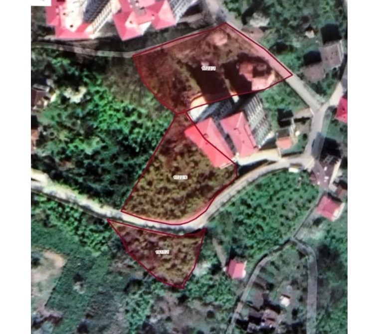 Sürmene Orta'da Deniz Manzaralı 4527 m² Köşe Parsel Yatırımlık İmarlı Arsa