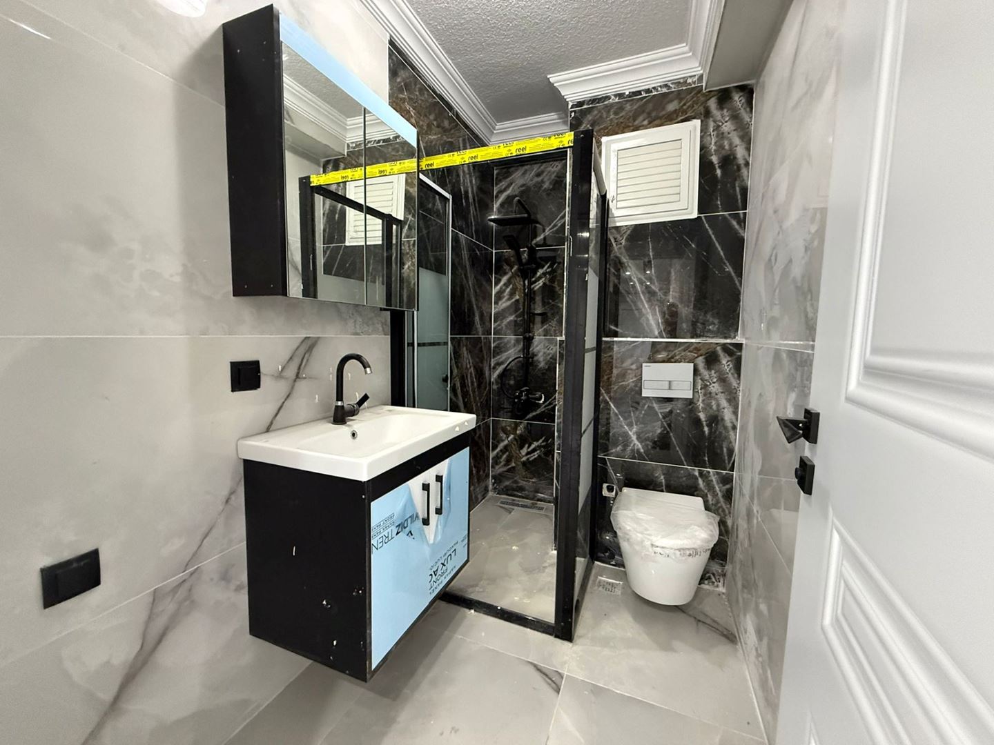 ŞENER GYD' DEN DARICA ATATÜRK CADDESİ ÜZERİNDE SATILIK LÜKS 2+1