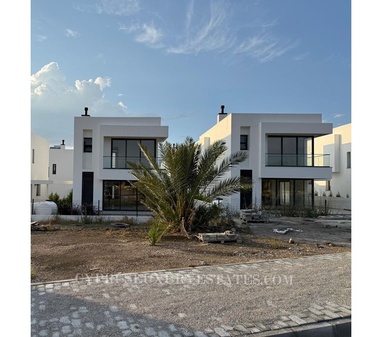 KIBRIS GIRNE BOGAZDA 3+1 TAM MUSTAKIL TURK TAPULU YENI LUXURY SPORTS VILLALAR !