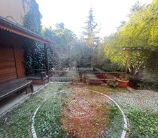 Çengelköy'de 570M² Arsa İçinde 8+1, 3 Katlı, Bahçeli Müstakil Ev