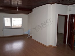Tekirdağ, Çiftlikönü’nde Teras Katı 2+1 Kiralık Daire | Kombili | Salı Pazarı Yakını