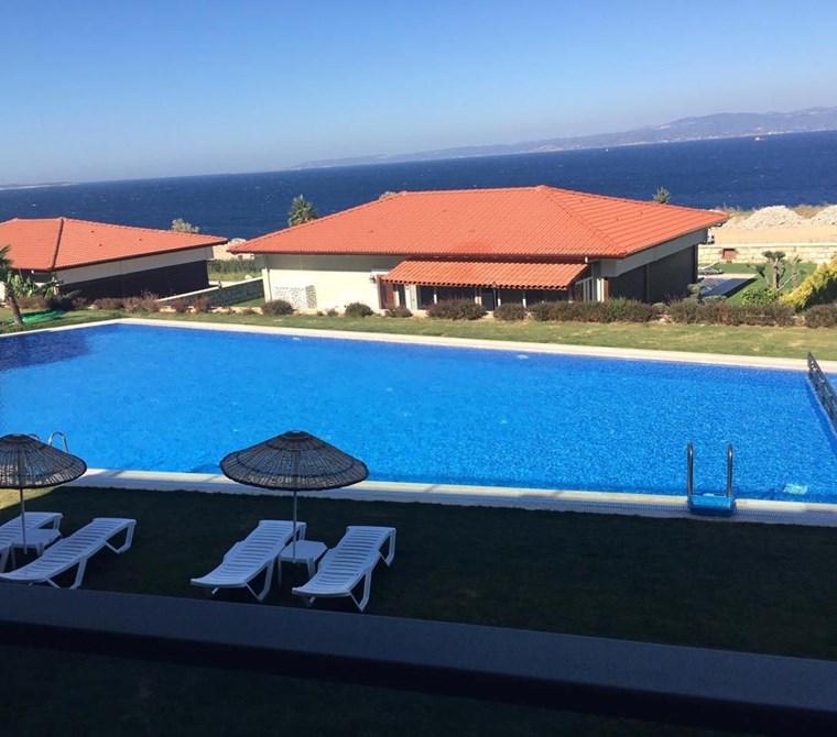İzmir Çeşme Ayasaranda Deniz Ve Havuzlu Sitede Satılık Rezidans