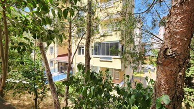 Kartal Uğur Mumcu Mahallesi Merkezi ve Huzurlu Konumda İçi Yenilenmiş Satılık 3+1 Daire