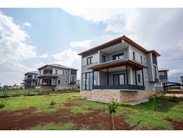ESRA AKKAYA'DAN ÇAMLIYAYLA ZEVZEK TEPESİNİN ZİRVESİNDE PANORAMİK MANZARALI 4+1 SATILIK VİLLA