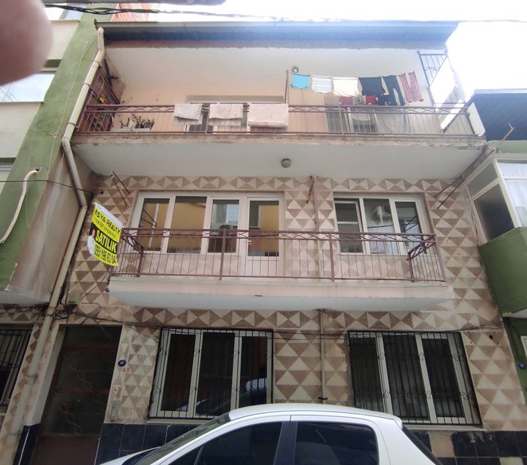 BAYRAKLI ÇAY MAHALLESİNDE SATILIK 3 KATLI BİNA