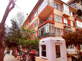 SUADİYE EMİN ALİ PAŞA CADDESİNDE İÇİ YAPILI 3,5+1 DAİRE.