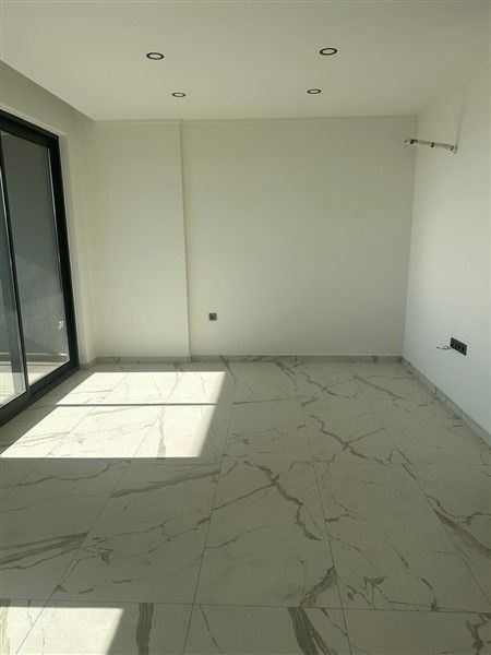 ALANYA AVSALLARDA MUHTEŞEM KOMPLEKSE SAHİP DENİZE 800M 2+1 PENTHOUSE