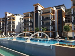 KUŞADASINDA MERKEZİ KONUMDA LÜKS SİTEDE 6+1 ÇATI DUBLEKS DAİRE