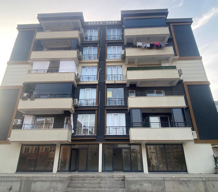 EMLAK 72'DEN KÖRİK MAH. OKUL KARŞISI SATILIK SIFIR DÜKKAN VE 1+1