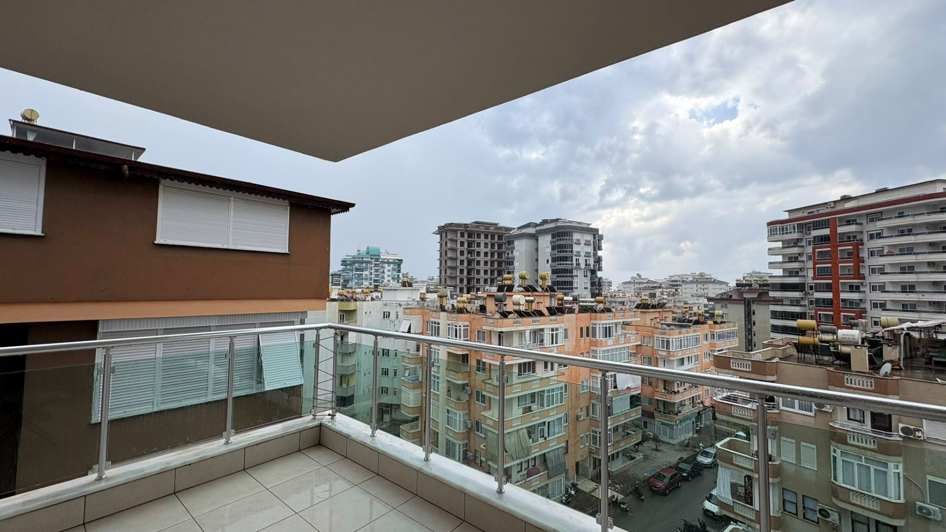 ALANYA MAHMUTLARDA DENİZE 500 M ULTRA LÜKS EŞYALI 1+0 SATILIK DAİRE