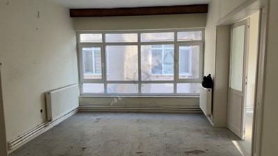 TEKIRDAĞ ERTUĞRUL MAHALLESINDE İŞYERI KULLANIMINA UYGUN 3+1 DAIRE