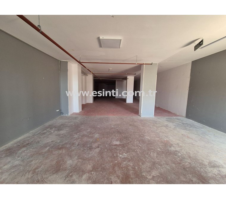 Ataşehir İnönü'de 600m² Cadde Üzeri Depo
