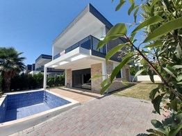 KUŞADASI DAVUTLARDA DOĞA MANZARALI SATILIK 4+1 DUBLEKS VİLLA