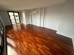 Caddebostan Sahil Eğlence Merkezlerine Balkonlu Kiralık