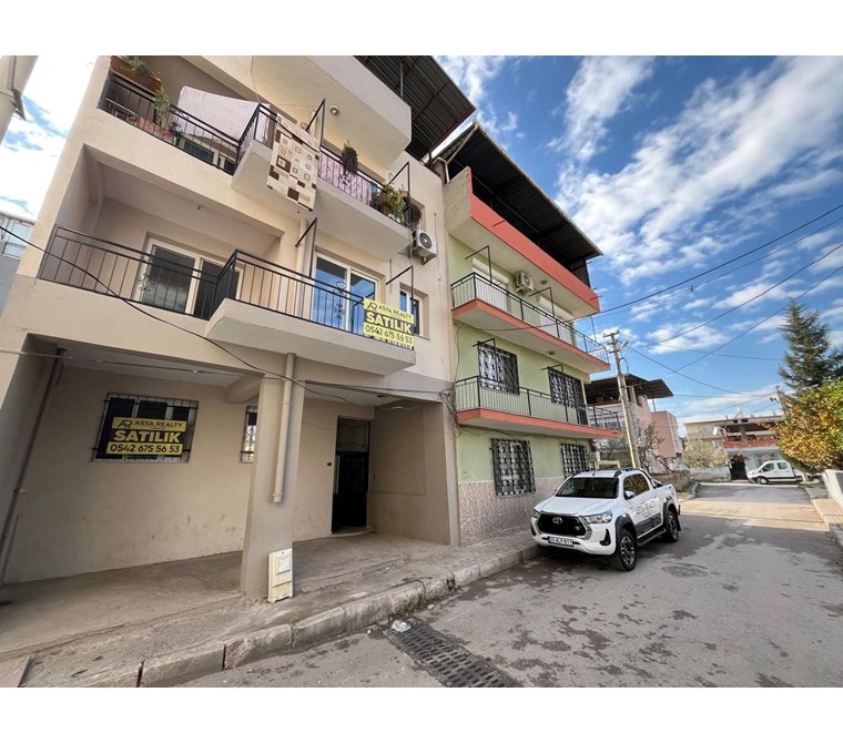 Bayraklı Emek Mahallesinde Satılık 3+1 Daire