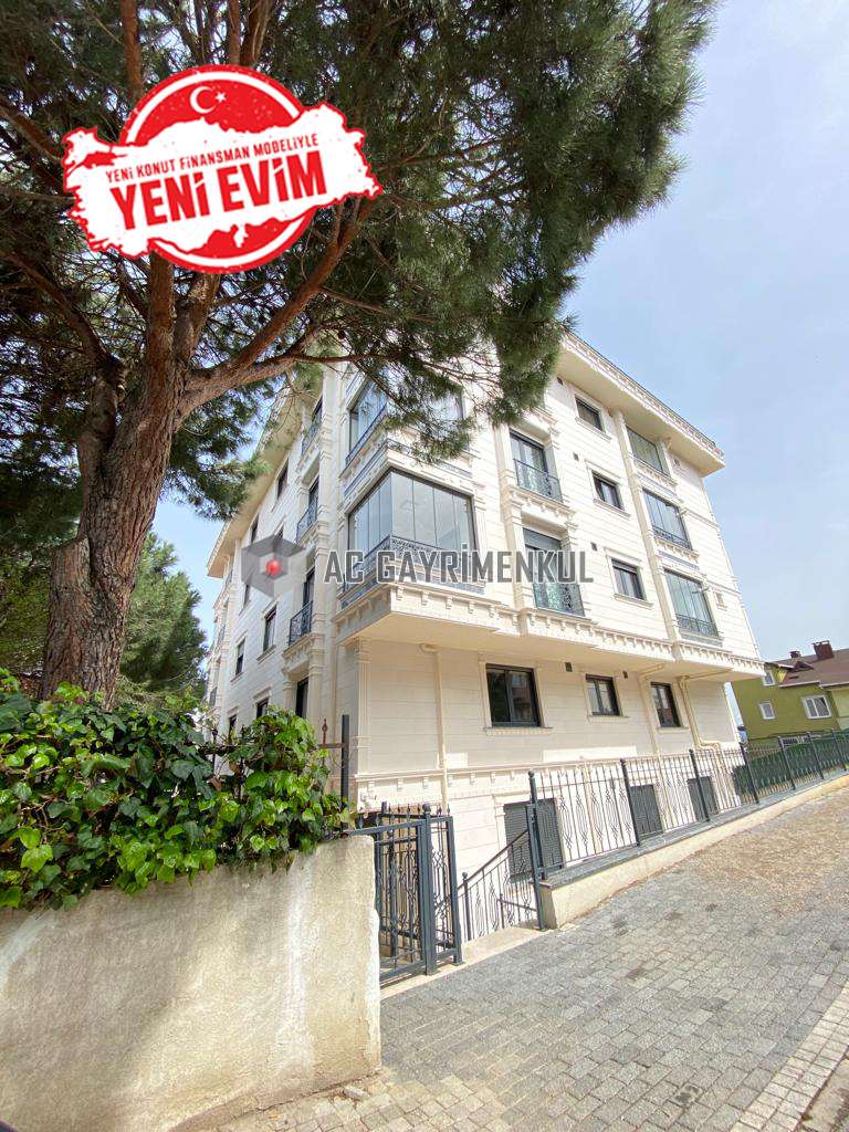 Çengelköy'de, 0.69 Uygun 90M² Net 2+1 Satılık Lüks Bahçe Katı